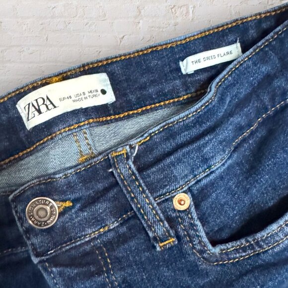 ZARA The Dreed Flare Button Fly Raw Hem Dark Wash Stretch Denim Jeans Size 8 - Picture 3 of 5